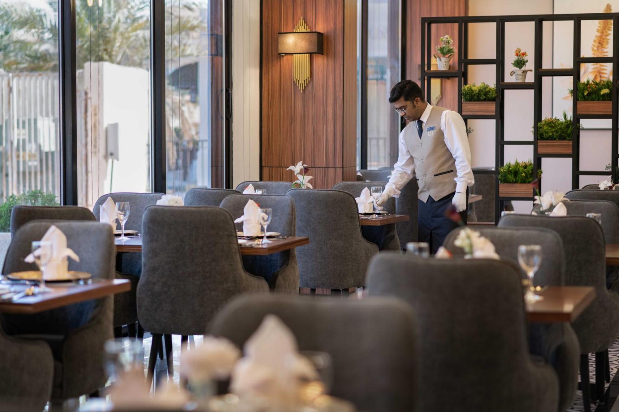 Warwick Al Jubail Hotel Exteriér fotografie