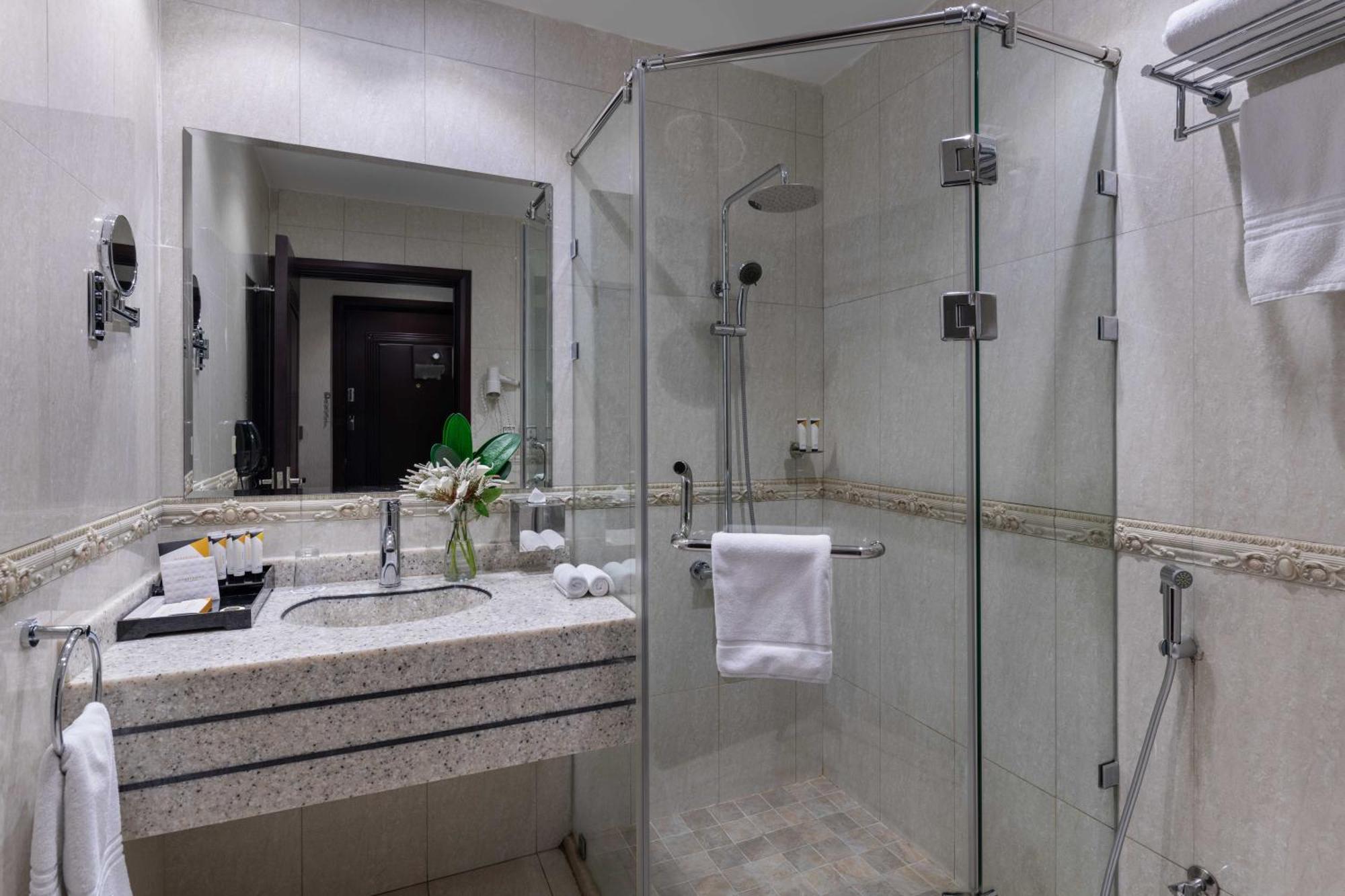 Warwick Al Jubail Hotel Exteriér fotografie